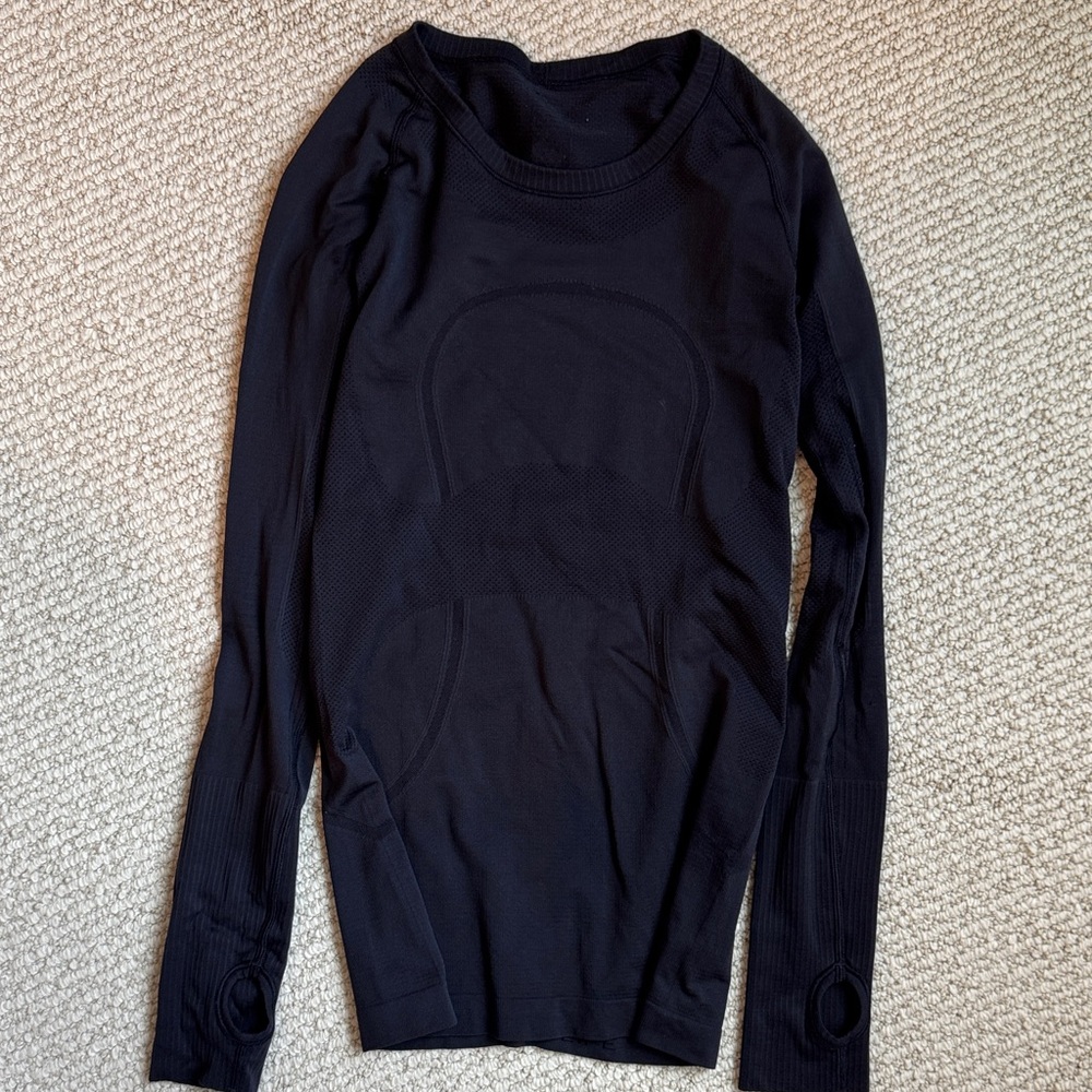 Lululemon swiftly tech long sleeve - color is dark navy blue